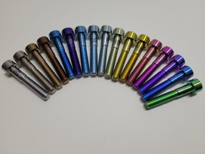 color range with 17 annodized bolts steps of 5V: 0-80V M6x35